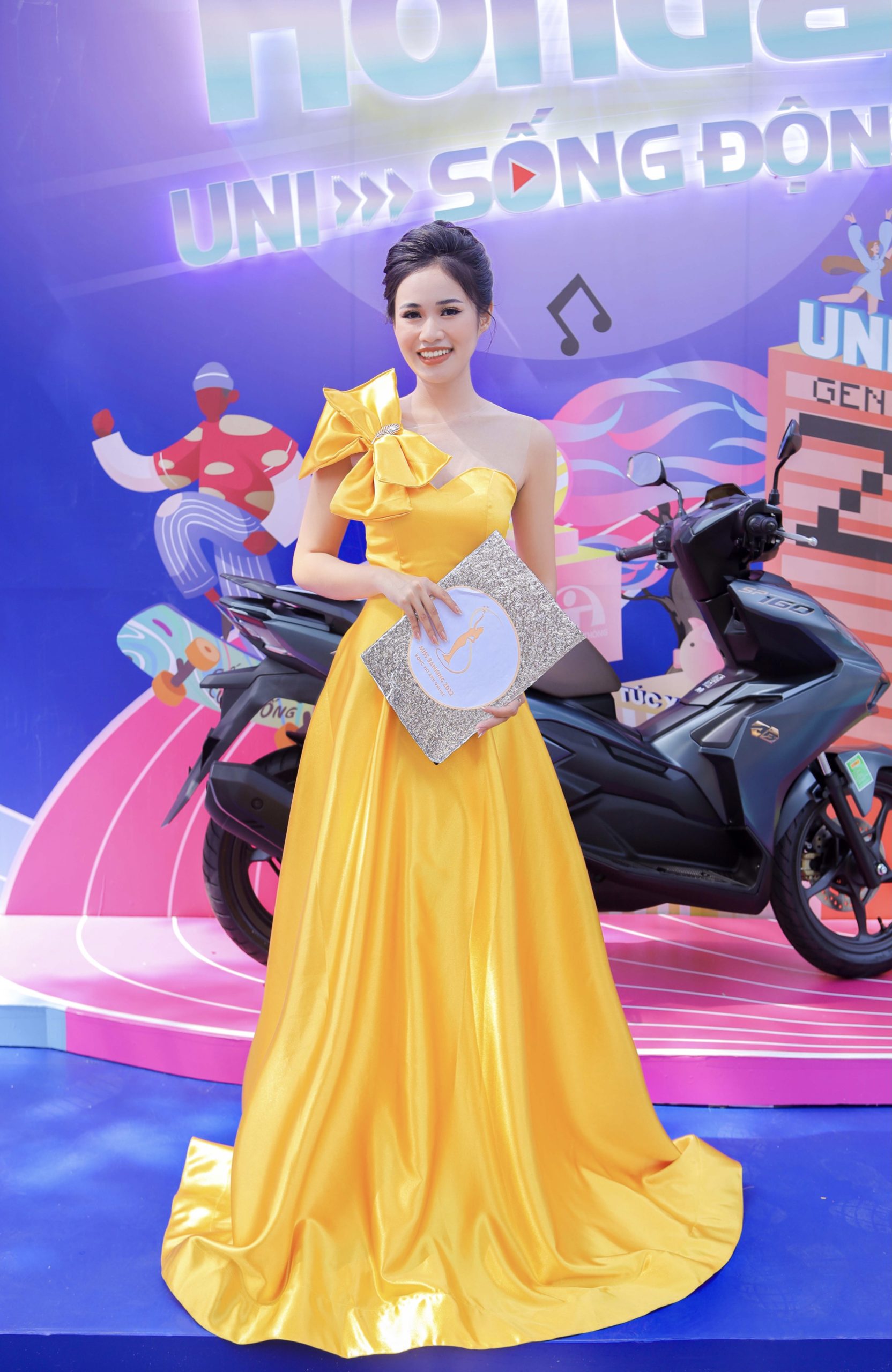 [Gương mặt Phoenix Academy 2022] Từ một sinh viên kinh tế đến một MC Chuyên Nghiệp