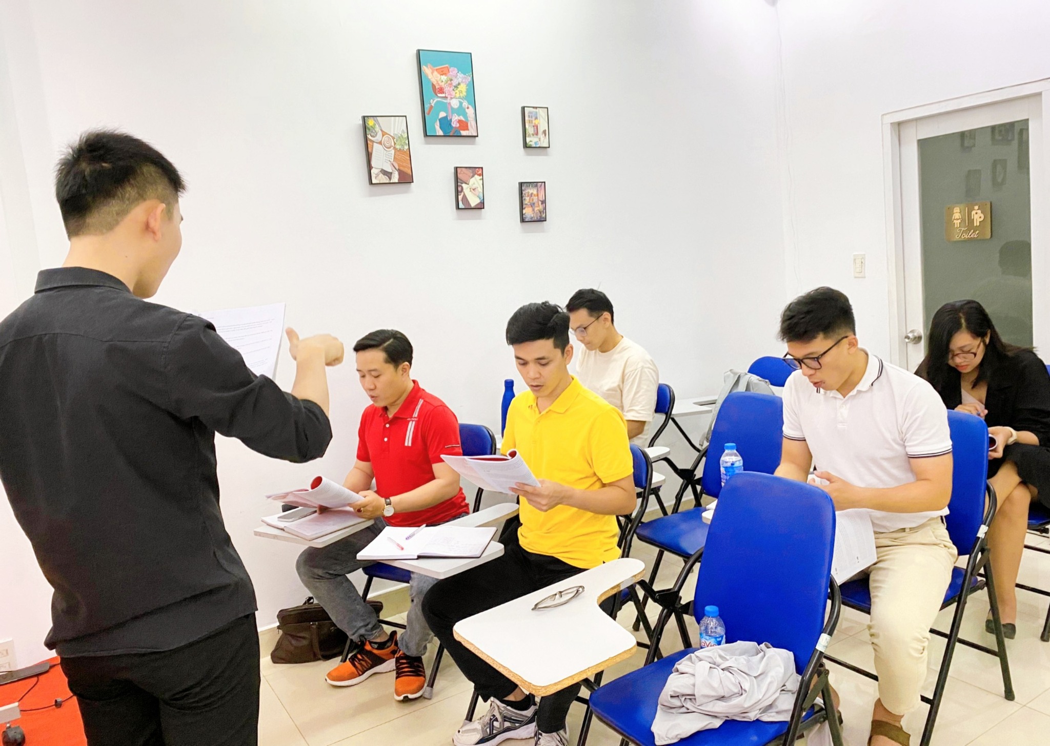 Các bạn học viên được thực hành với nhiều dạng văn bản khác nhau tại Phoenix Academy