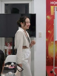 kỹ năng makeup dành cho MC